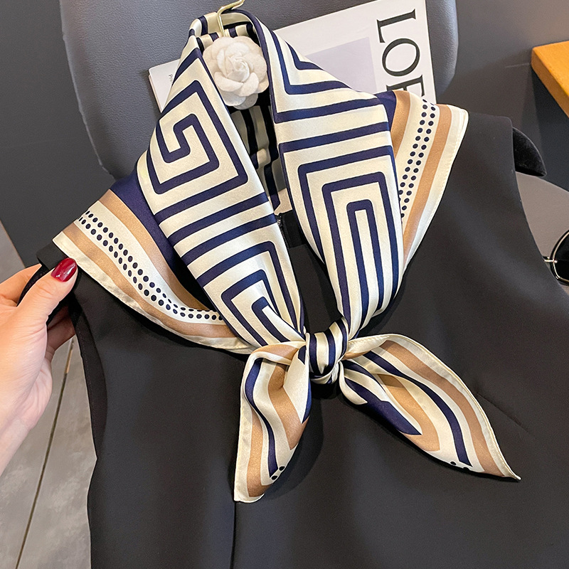 Luxury Brand Neckerchief Sprin - đánh giá và giá Ascot Neck Scarf